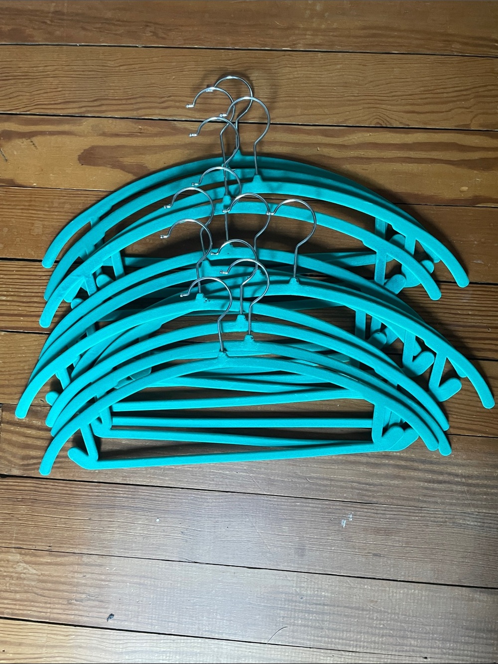12 Slim Velvet Non-Slip Space Saving Clothes Hangers, Turquoise/Silver, used
